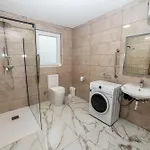 Apartment Corner Spacious 2br - By Hostmt
