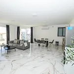 Apartment Corner Spacious 2br - By Hostmt