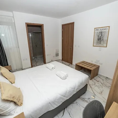 Corner Spacious 2br - By Hostmt 세인트폴스베이