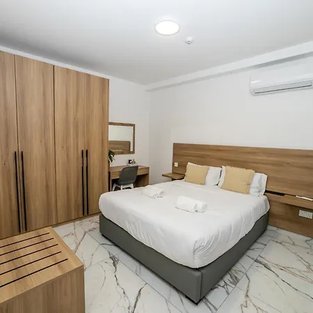 Corner Spacious 2br - By Hostmt Apartment