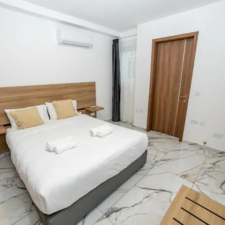 Apartment Corner Spacious 2br - By Hostmt *