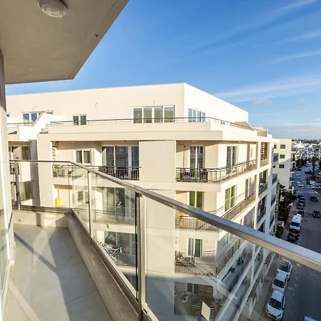 Corner Spacious 2br - By Hostmt St. Paul's Bay