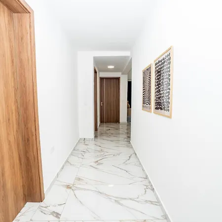 Corner Spacious 2br - By Hostmt * St. Paul's Bay