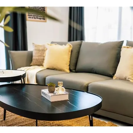 Corner Spacious 2br - By Hostmt Apartamento