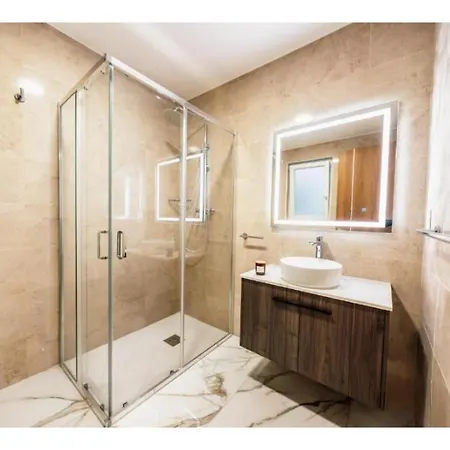 Corner Spacious 2br - By Hostmt * 세인트폴스베이