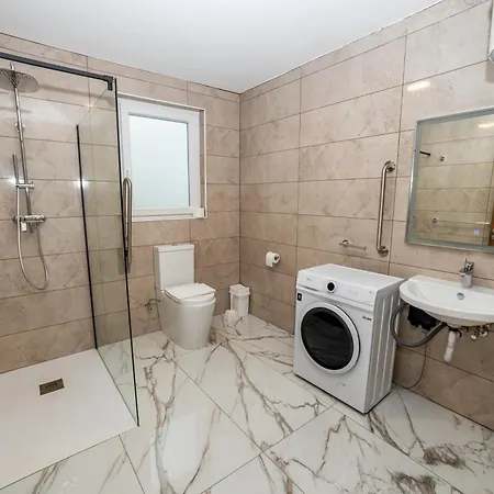 شقة Corner Spacious 2br - By Hostmt