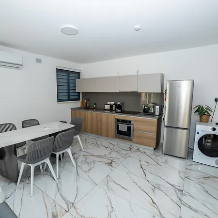 شقة Corner Spacious 2br - By Hostmt