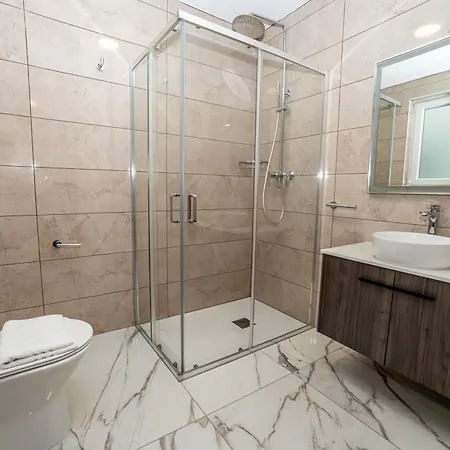 شقة Corner Spacious 2br - By Hostmt *