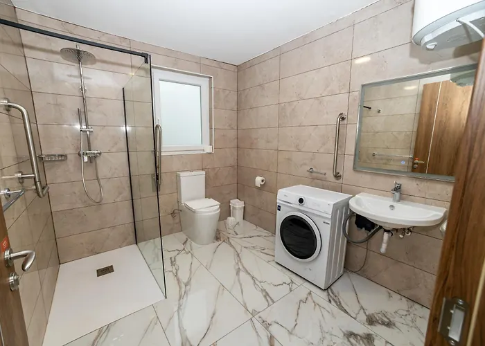 Appartement Corner Spacious 2br - By Hostmt