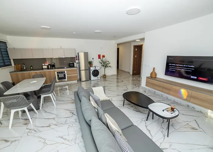 Corner Spacious 2br - By Hostmt Appartement *