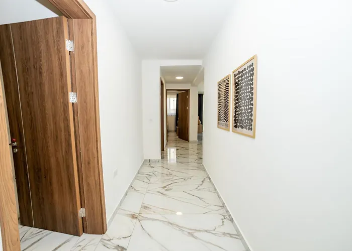 Corner Spacious 2br - By Hostmt Appartement